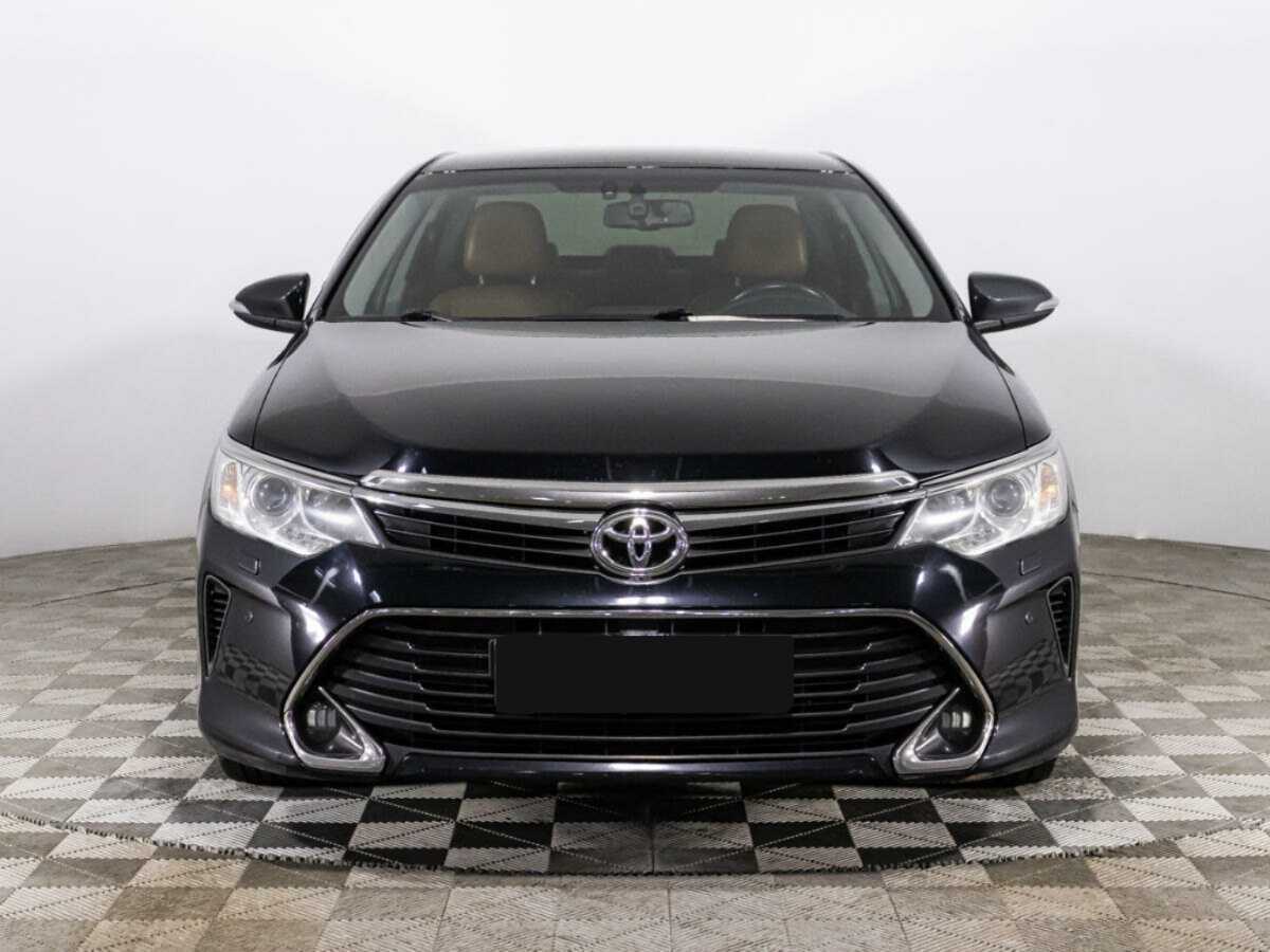 Toyota Camry с пробегом — 2016 год. Фото: #1