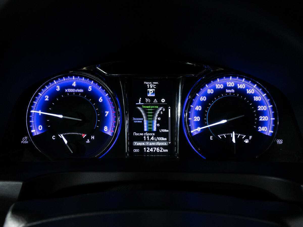 Toyota Camry с пробегом — 2016 год. Фото: #11
