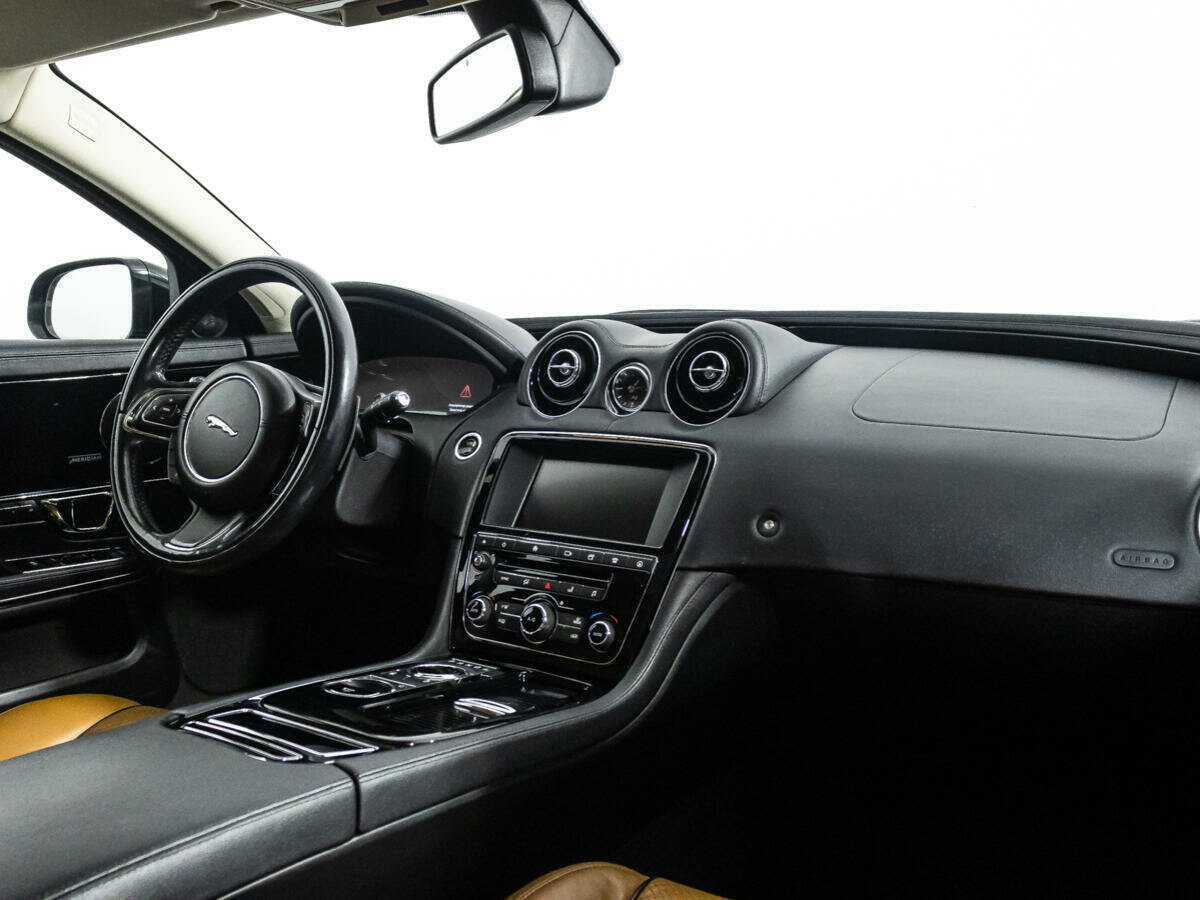 Jaguar XJ с пробегом — 2016 год. Фото: #8