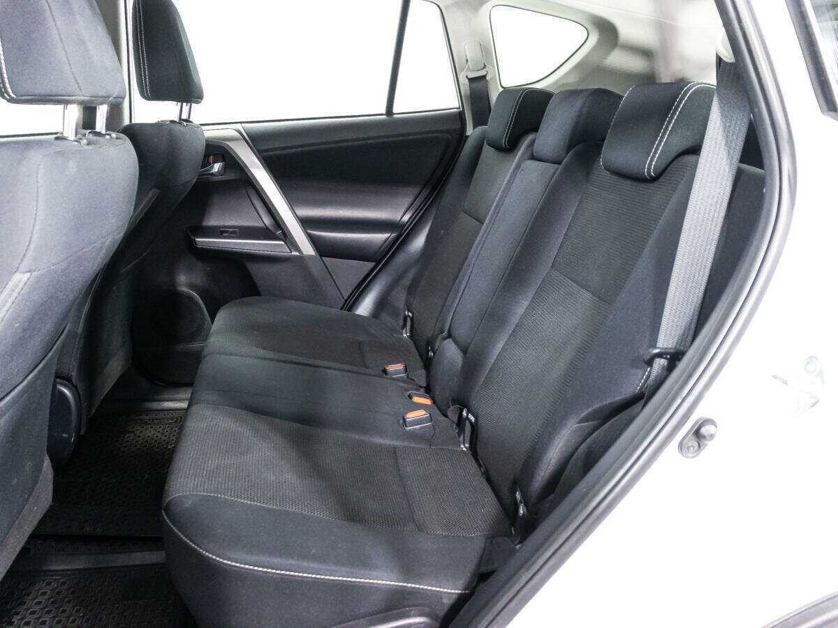 Toyota RAV4 с пробегом — 2018 год. Фото: #9