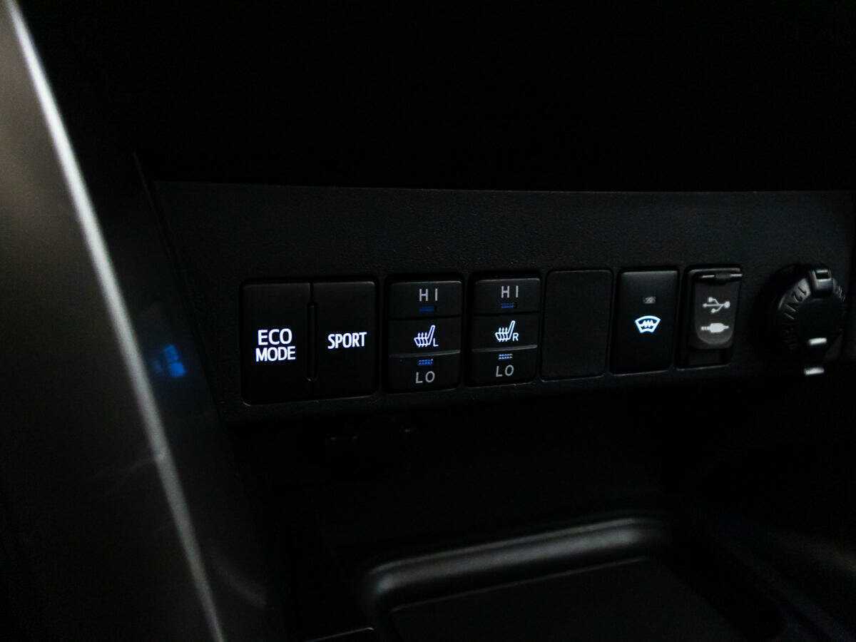 Toyota RAV4 с пробегом — 2018 год. Фото: #17