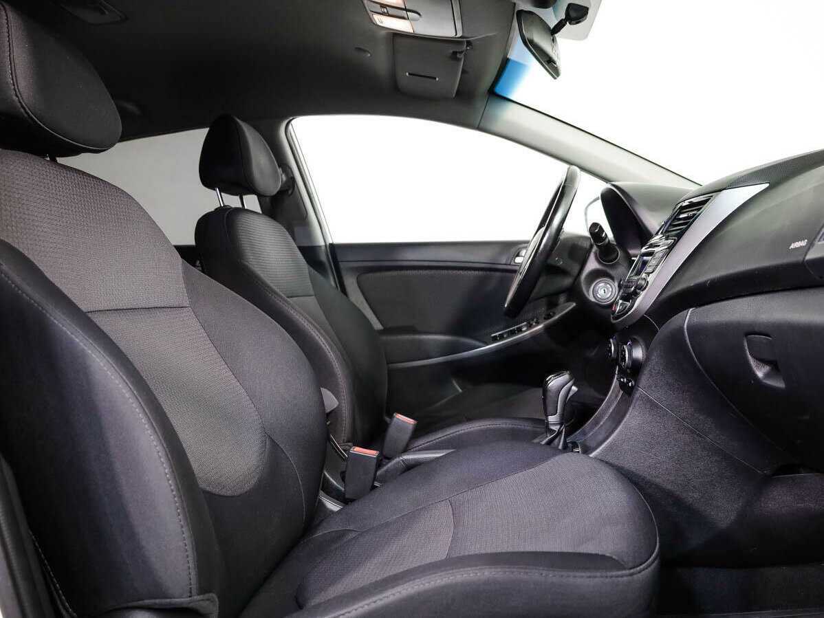 Hyundai Solaris с пробегом — 2015 год. Фото: #10