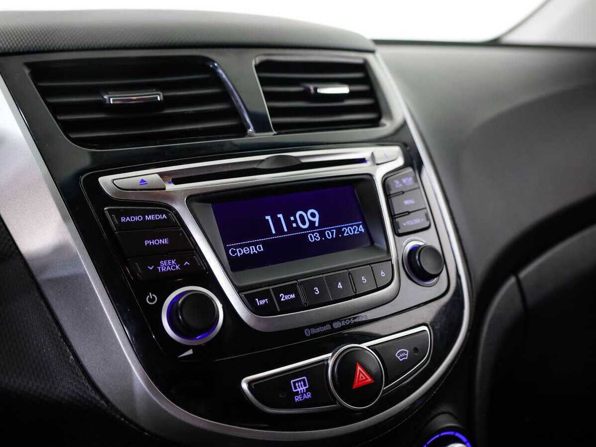 Hyundai Solaris с пробегом — 2015 год. Фото: #13