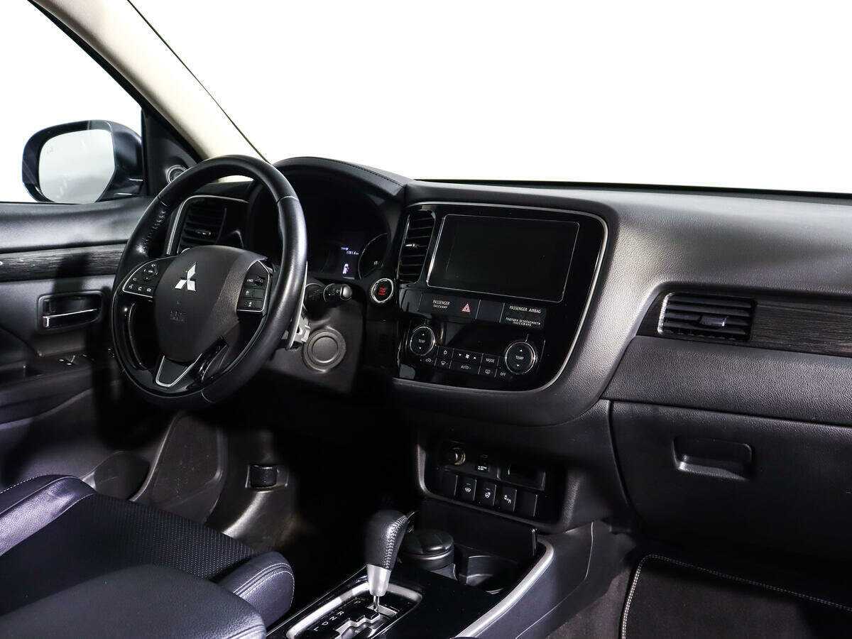 Mitsubishi Outlander с пробегом — 2017 год. Фото: #6