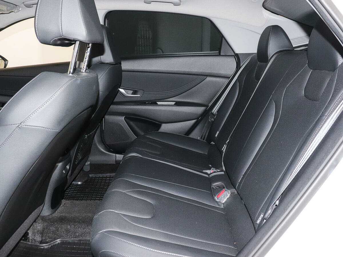 Hyundai Elantra с пробегом — 2024 год. Фото: #8