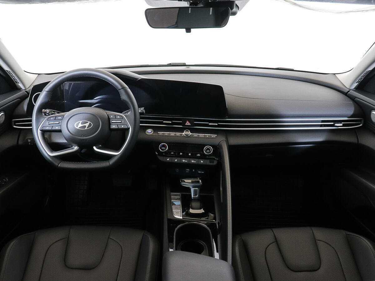 Hyundai Elantra с пробегом — 2024 год. Фото: #13