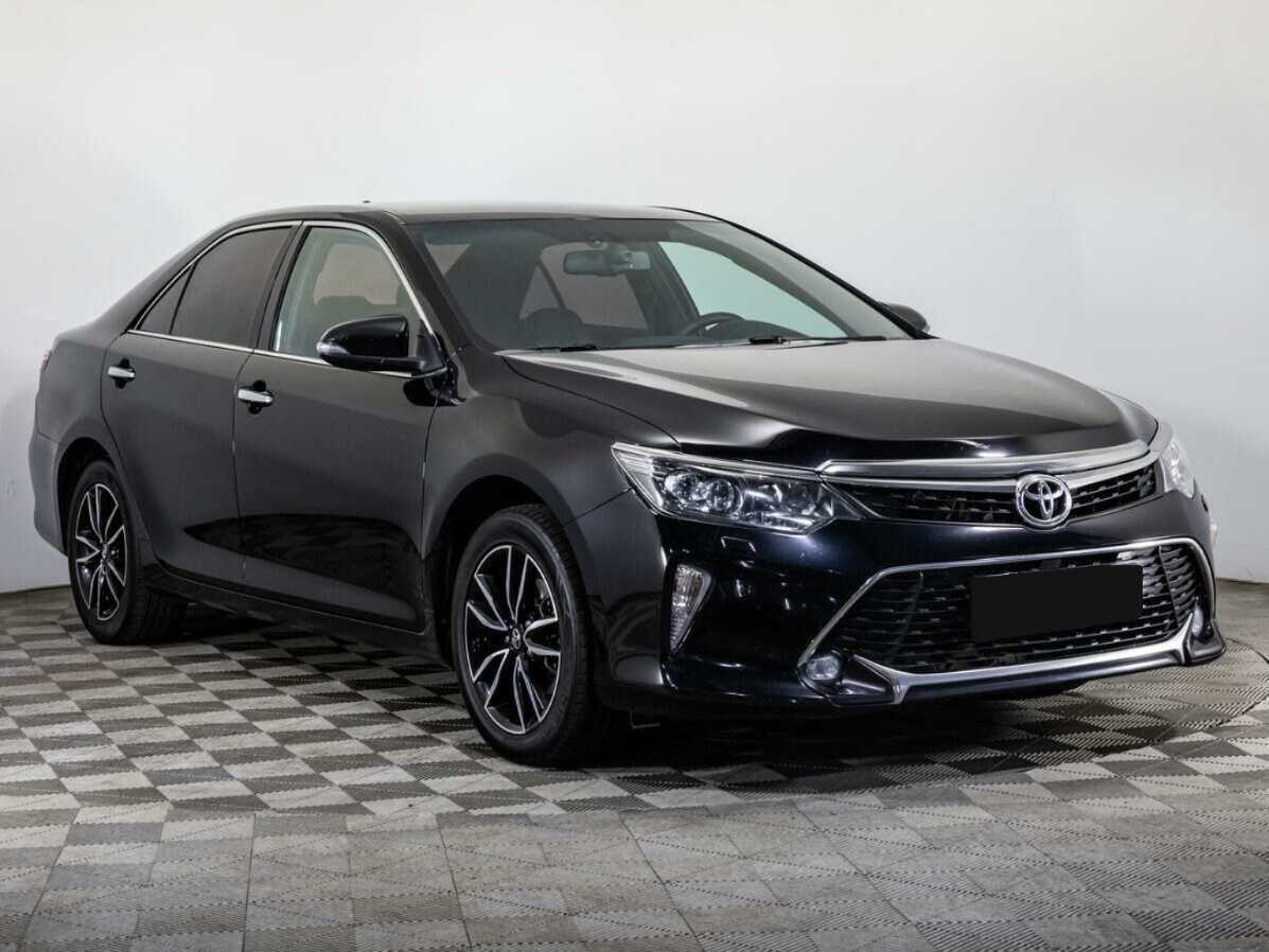 Toyota Camry с пробегом — 2017 год. Фото: #2