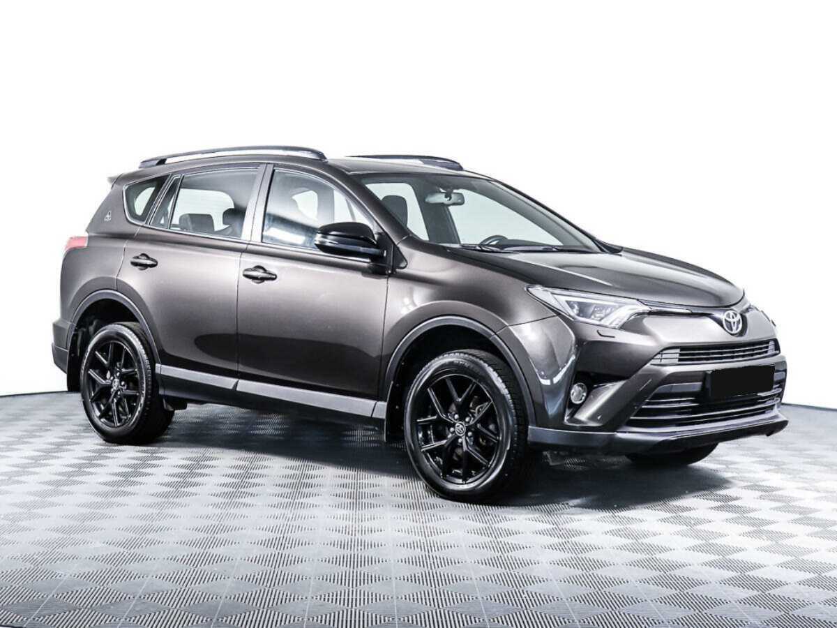 Toyota RAV4 с пробегом — 2018 год. Фото: #1