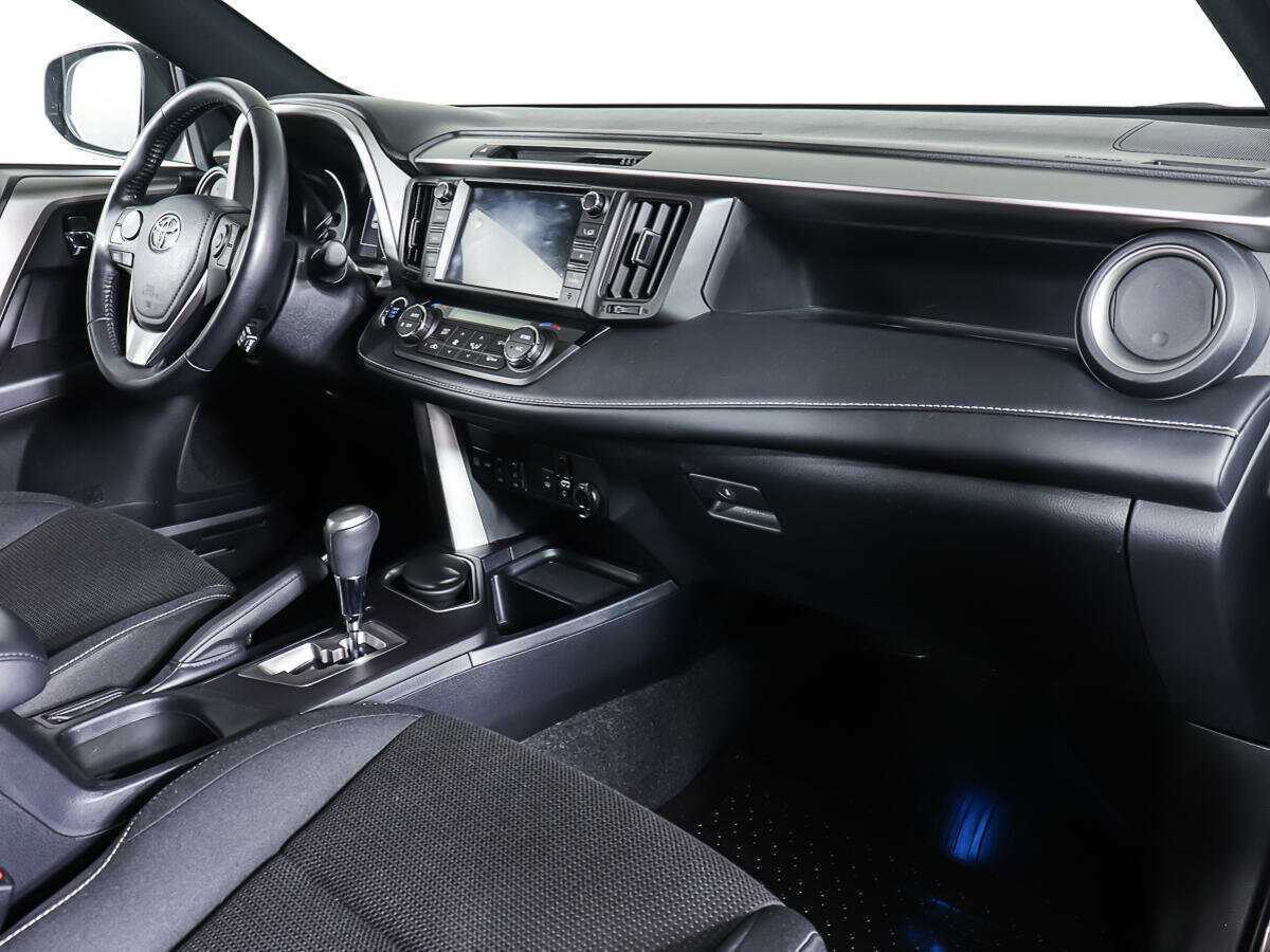 Toyota RAV4 с пробегом — 2018 год. Фото: #7