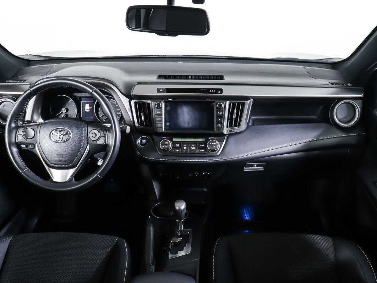 Toyota RAV4 с пробегом — 2018 год. Фото: #9
