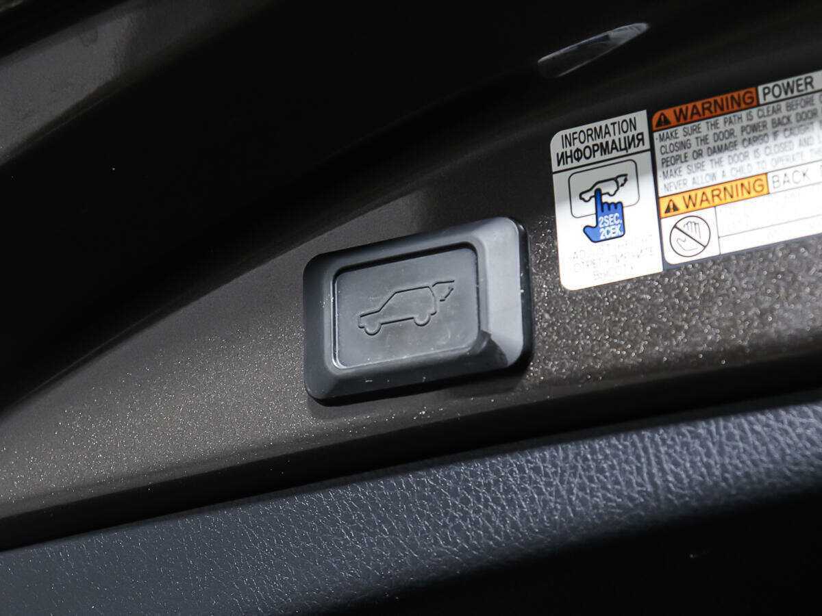 Toyota RAV4 с пробегом — 2018 год. Фото: #17