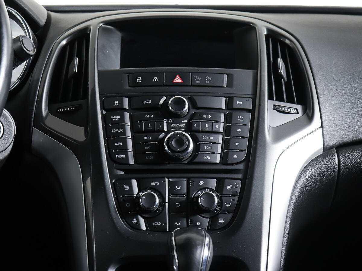 Opel Astra с пробегом — 2013 год. Фото: #10