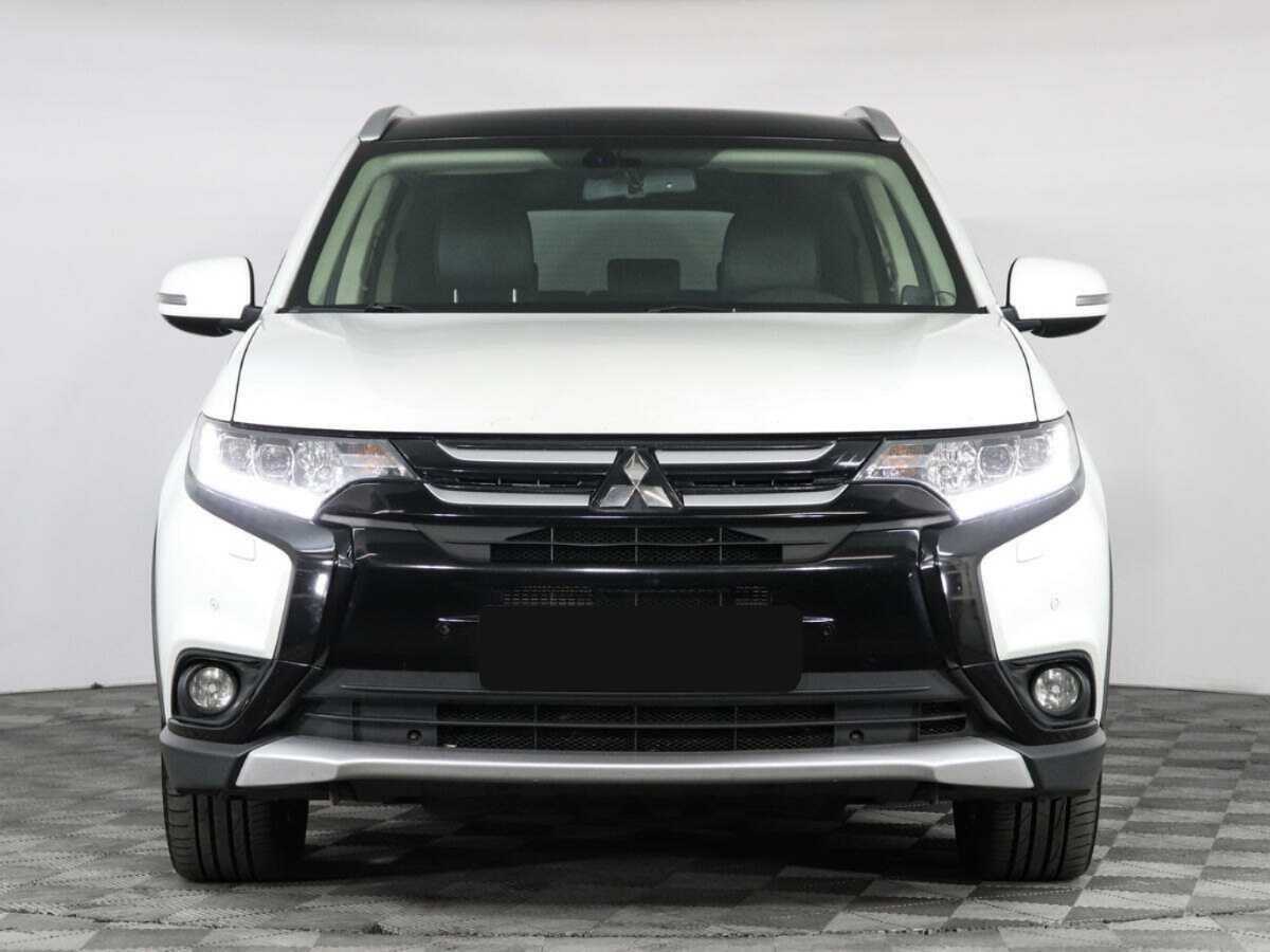 Mitsubishi Outlander с пробегом — 2016 год. Фото: #1