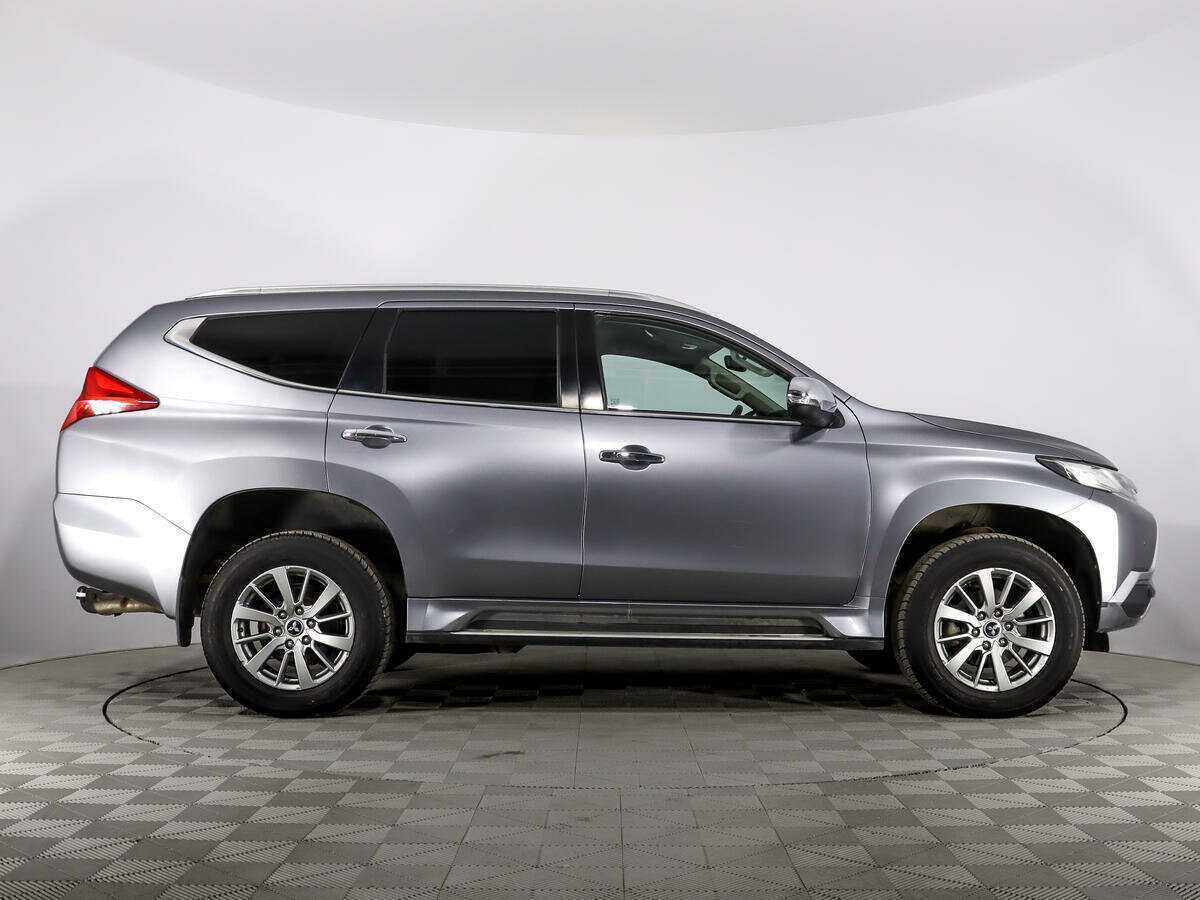 Mitsubishi Pajero Sport с пробегом — 2017 год. Фото: #3
