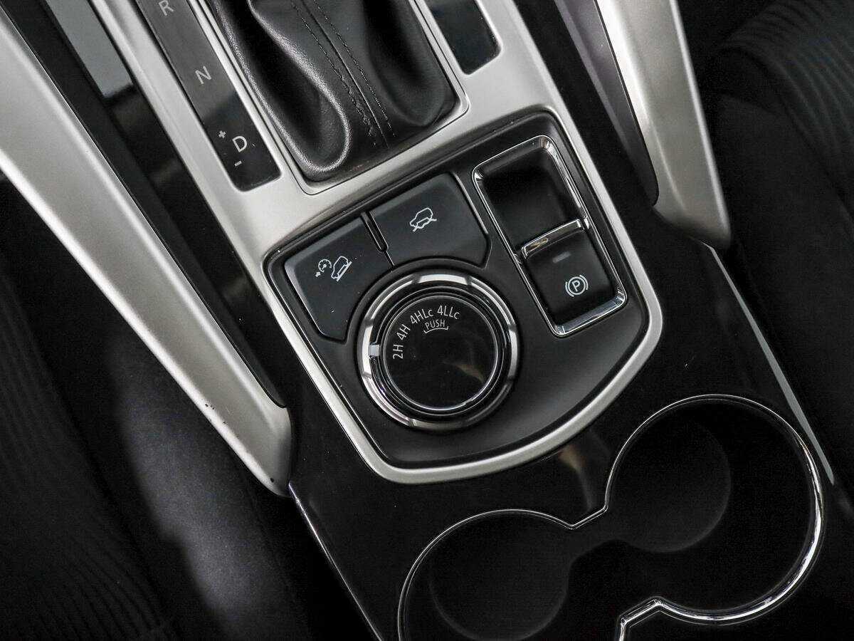 Mitsubishi Pajero Sport с пробегом — 2017 год. Фото: #10