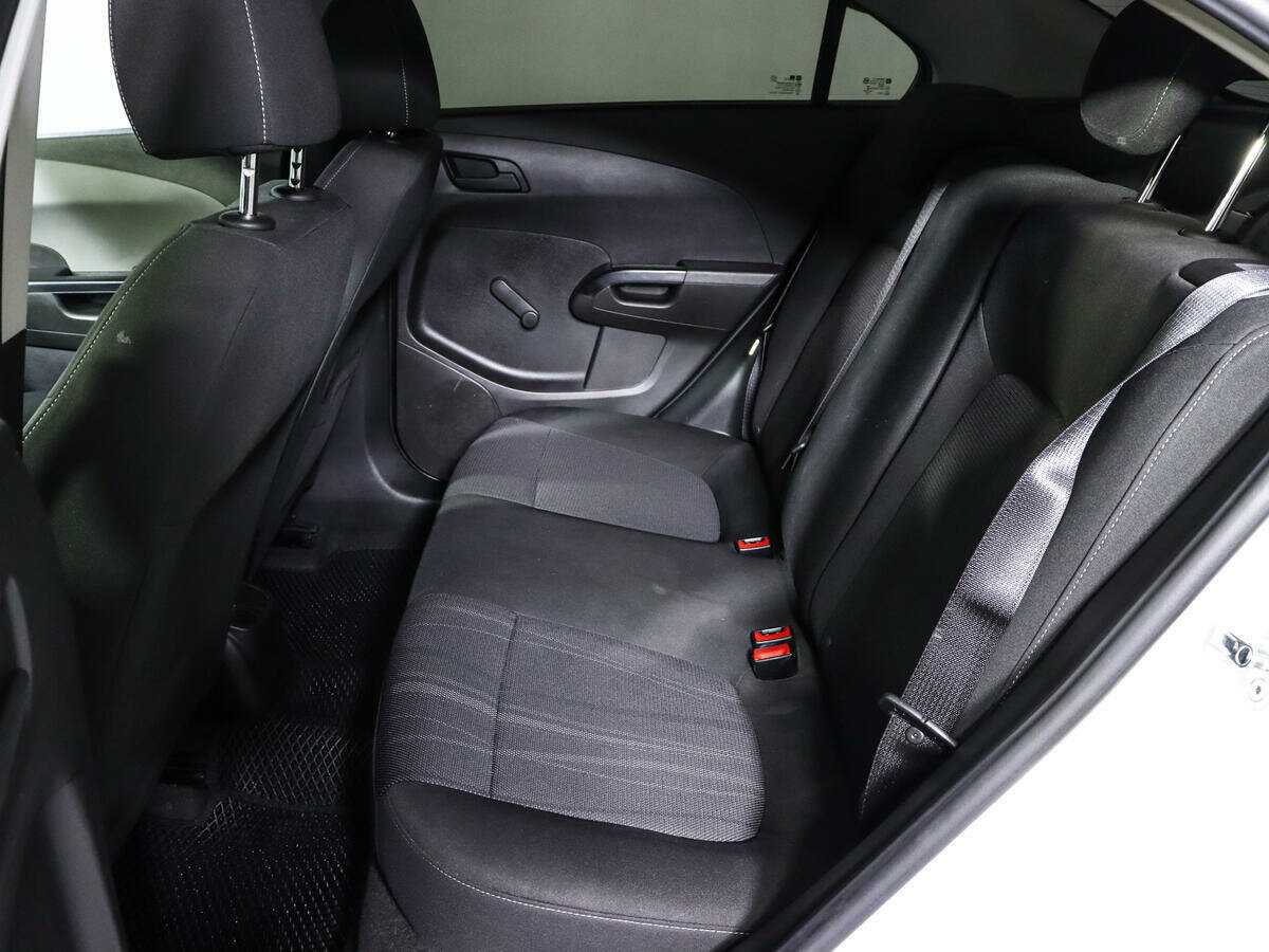 Chevrolet Aveo с пробегом — 2012 год. Фото: #7