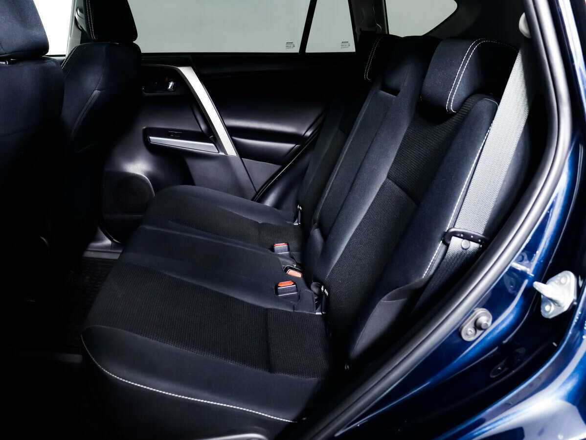 Toyota RAV4 с пробегом — 2018 год. Фото: #8