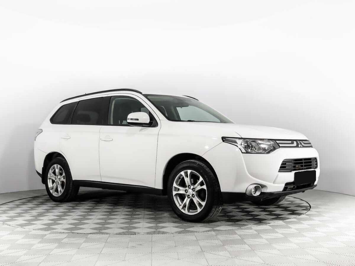 Mitsubishi Outlander с пробегом — 2014 год. Фото: #2