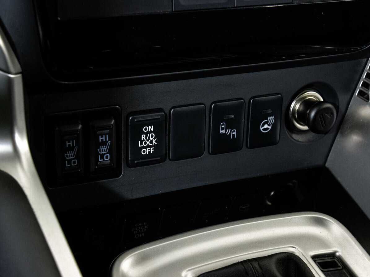 Mitsubishi Pajero Sport с пробегом — 2018 год. Фото: #13