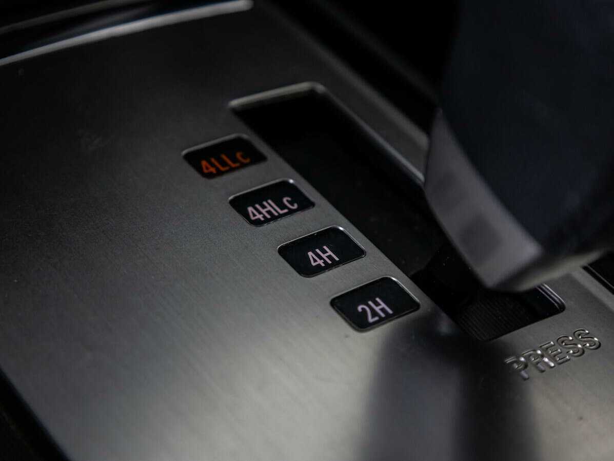 Mitsubishi Pajero с пробегом — 2015 год. Фото: #15