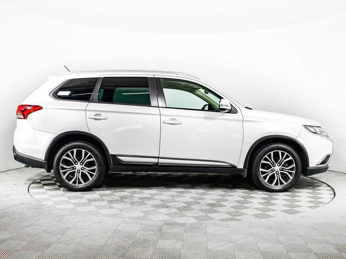 Mitsubishi Outlander с пробегом — 2015 год. Фото: #3