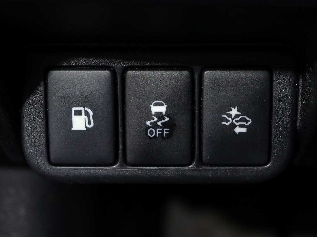 Toyota Avensis с пробегом — 2018 год. Фото: #16