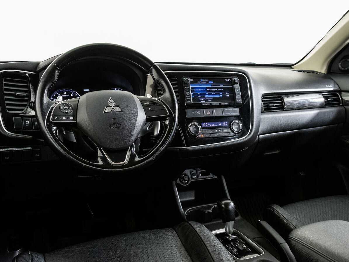 Mitsubishi Outlander с пробегом — 2016 год. Фото: #10