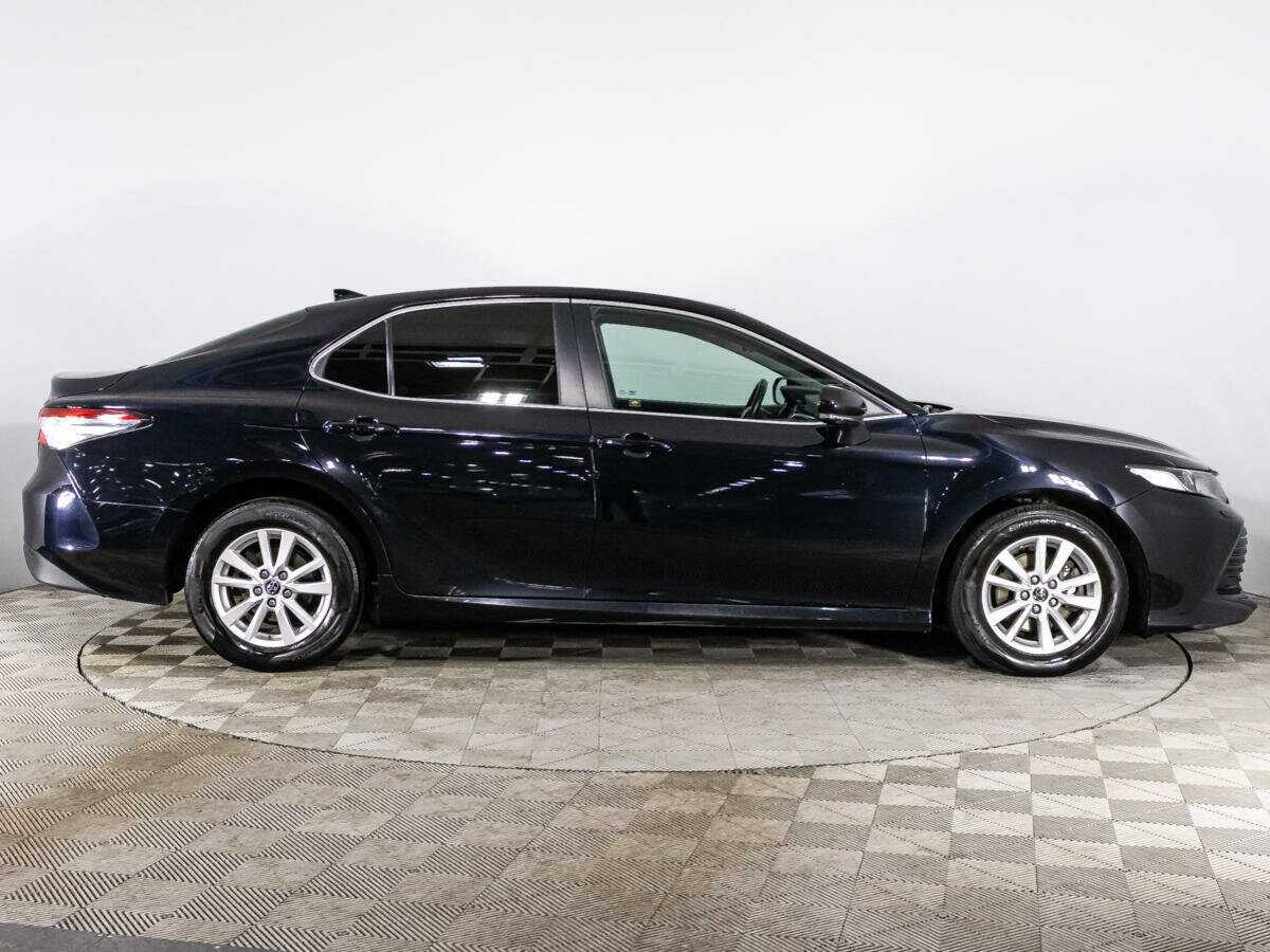 Toyota Camry с пробегом — 2018 год. Фото: #3
