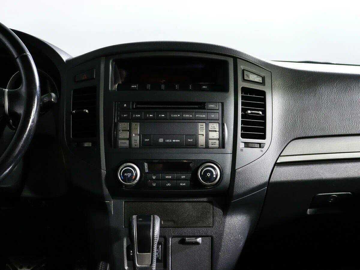 Mitsubishi Pajero с пробегом — 2013 год. Фото: #9