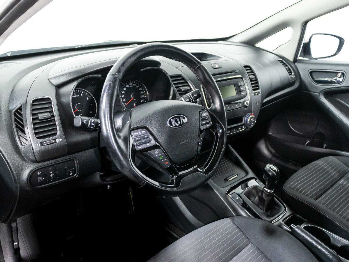 Kia Cerato с пробегом — 2017 год. Фото: #10