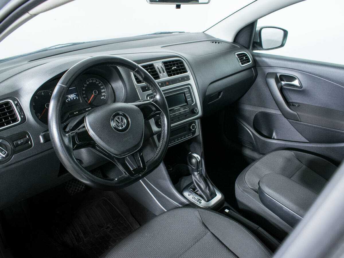 Volkswagen Polo с пробегом — 2016 год. Фото: #12
