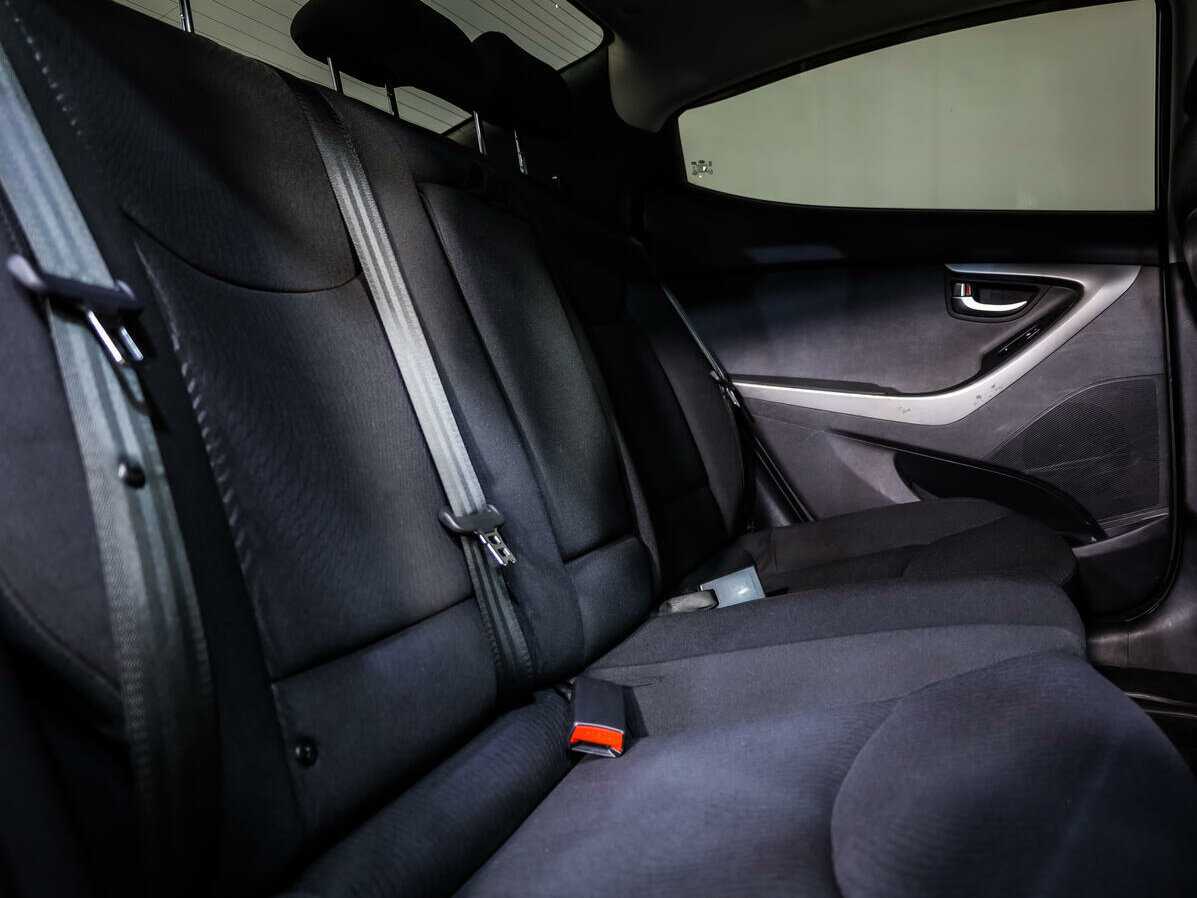 Hyundai Elantra с пробегом — 2015 год. Фото: #11