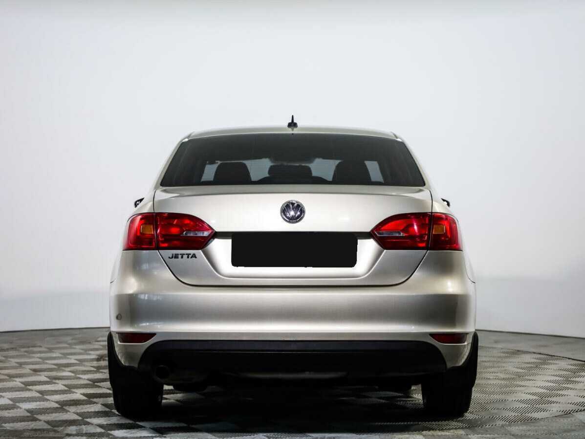 Volkswagen Jetta с пробегом — 2012 год. Фото: #4