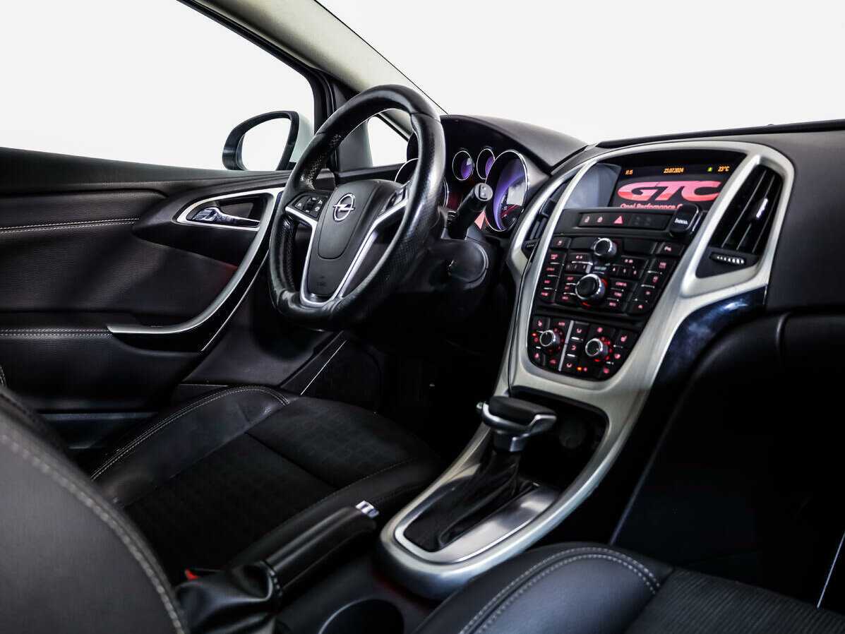 Opel Astra с пробегом — 2012 год. Фото: #7