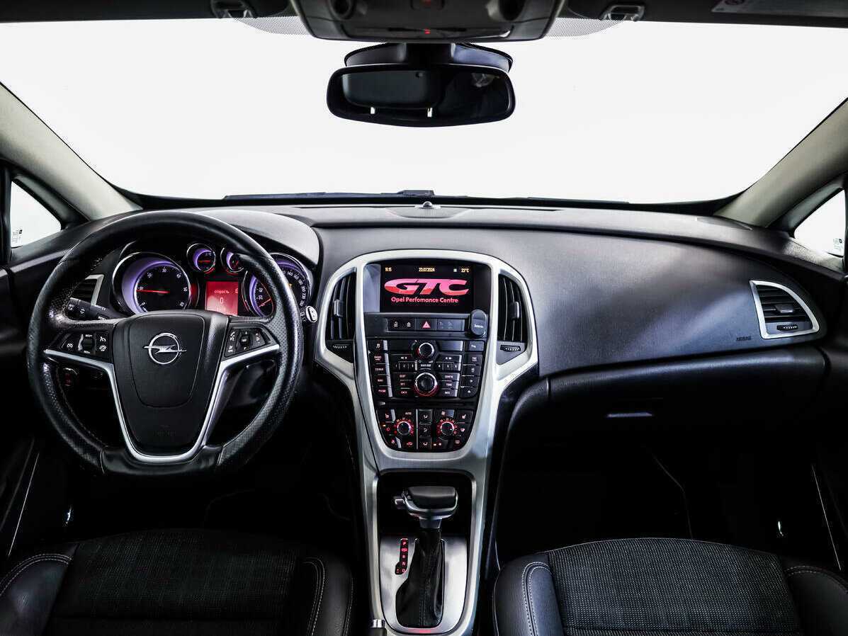 Opel Astra с пробегом — 2012 год. Фото: #8