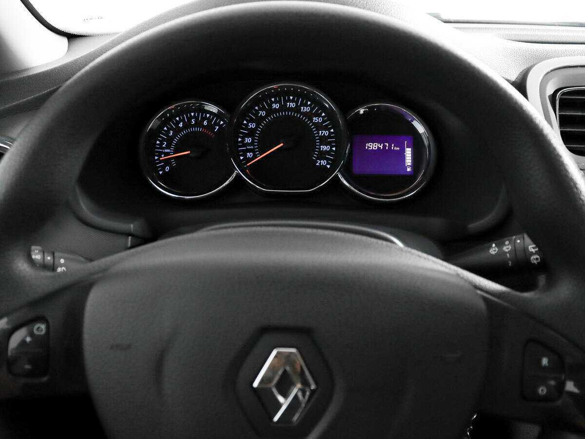 Renault Sandero с пробегом — 2015 год. Фото: #13