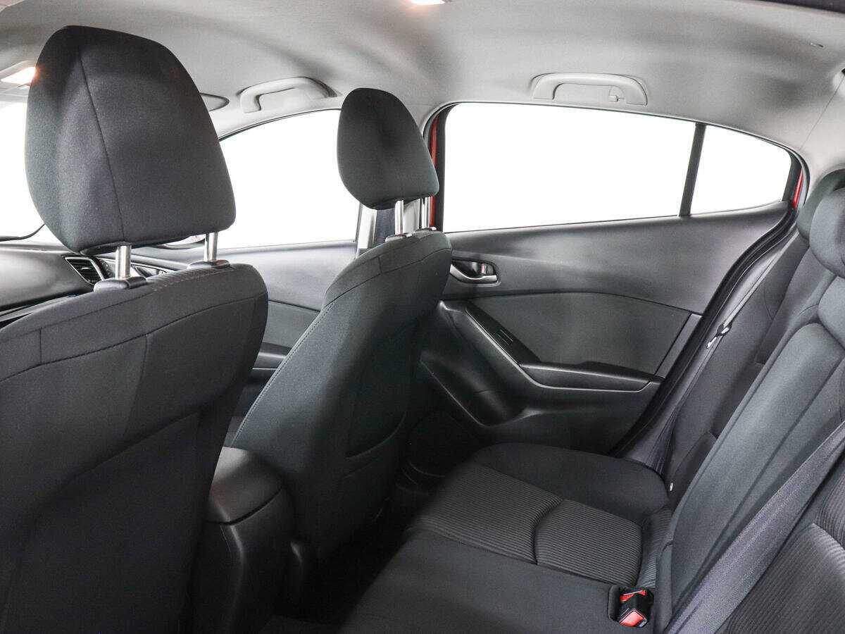 Mazda 3 с пробегом — 2014 год. Фото: #9