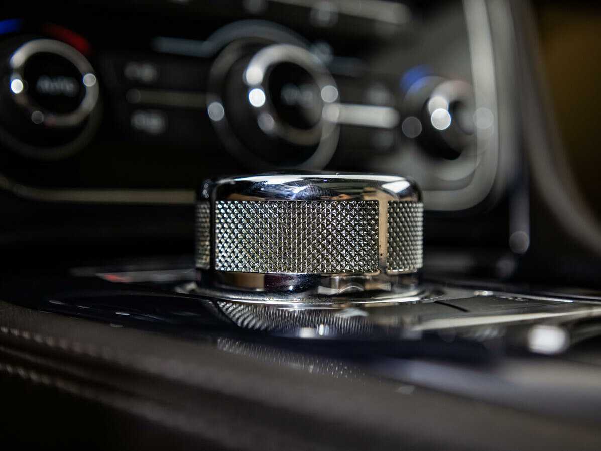 Jaguar XJ с пробегом — 2013 год. Фото: #19