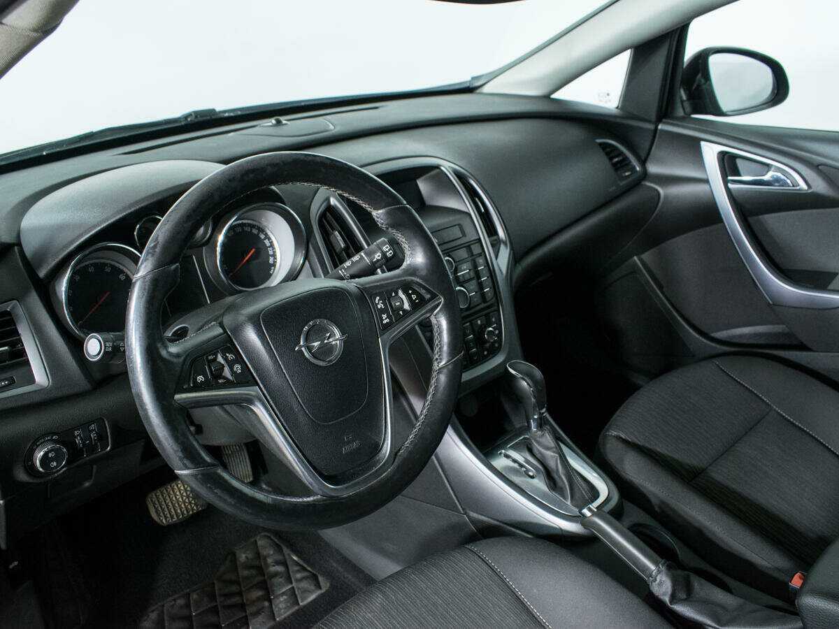 Opel Astra с пробегом — 2014 год. Фото: #12