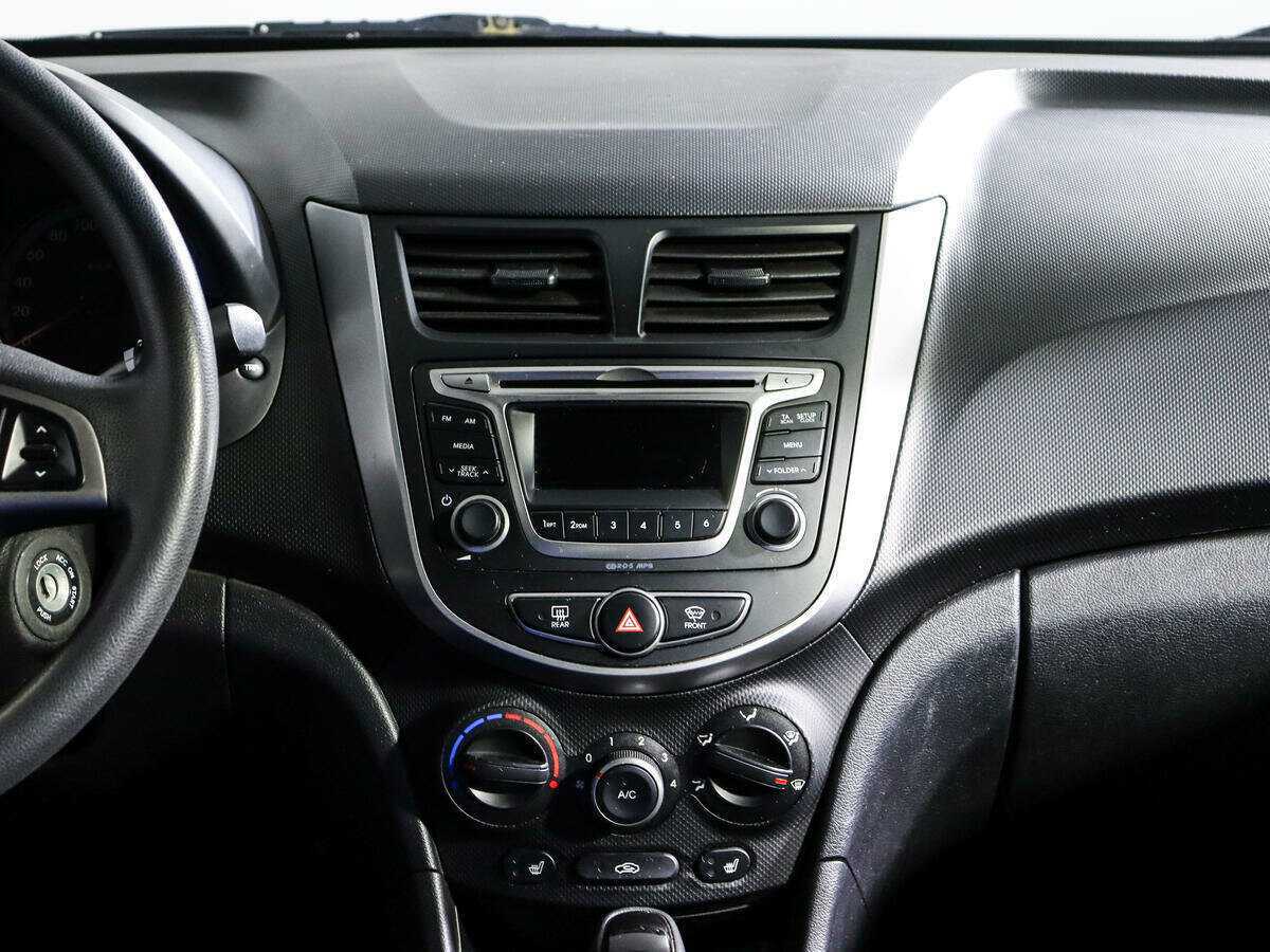 Hyundai Solaris с пробегом — 2015 год. Фото: #12