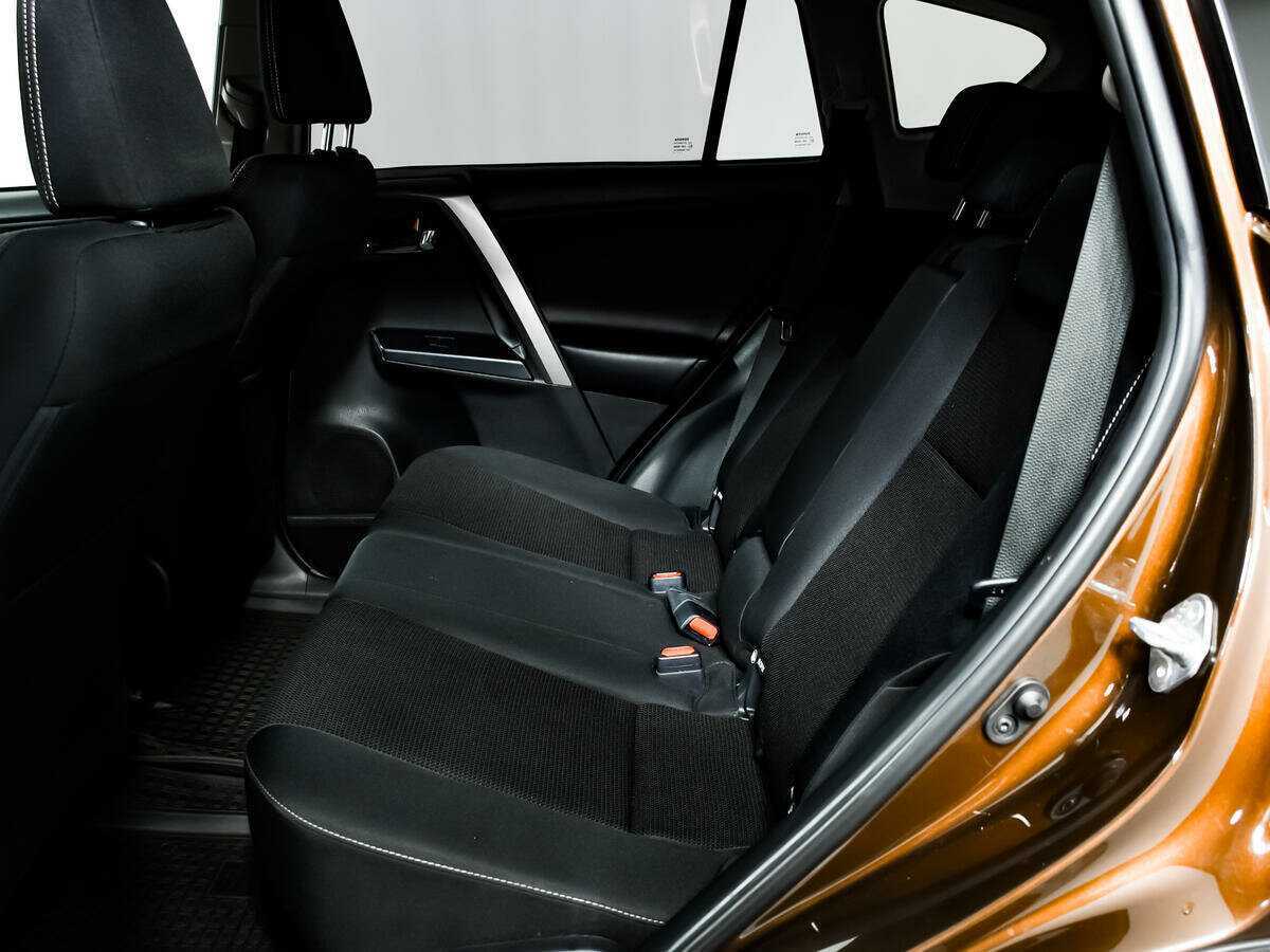 Toyota RAV4 с пробегом — 2017 год. Фото: #11