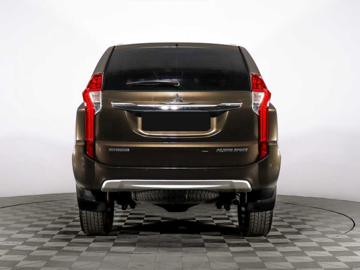 Mitsubishi Pajero Sport с пробегом — 2017 год. Фото: #5