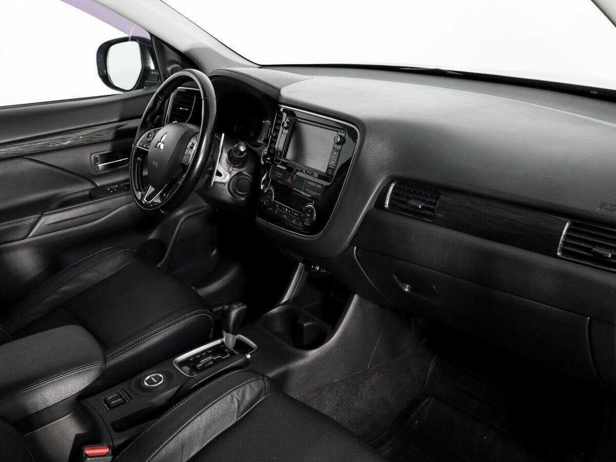 Mitsubishi Outlander с пробегом — 2016 год. Фото: #13