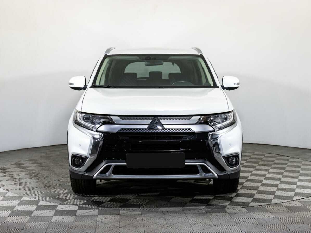 Mitsubishi Outlander с пробегом — 2020 год. Фото: #1