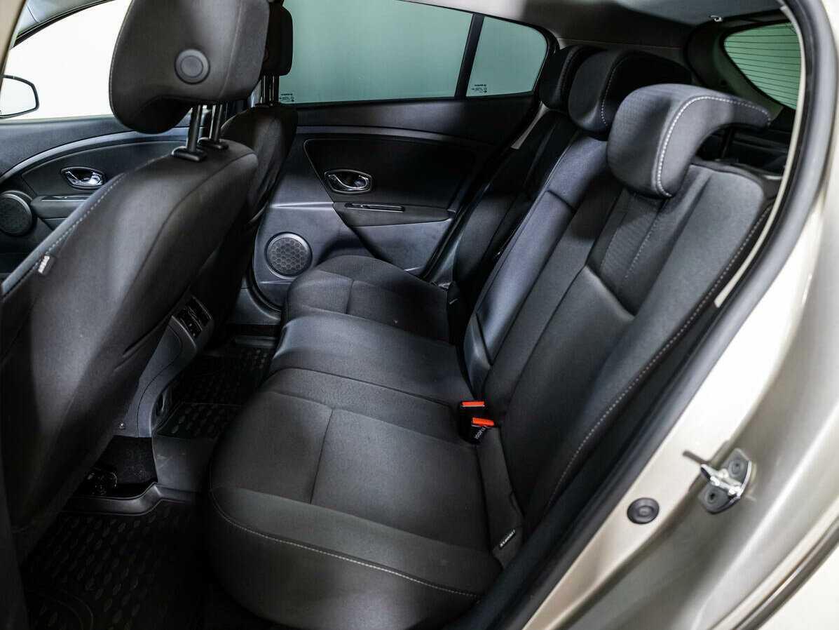 Renault Megane с пробегом — 2012 год. Фото: #9