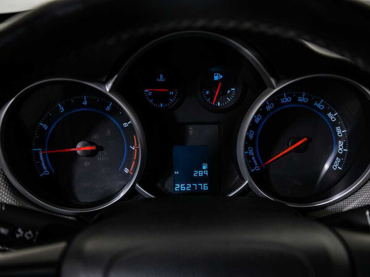 Chevrolet Cruze с пробегом — 2012 год. Фото: #10