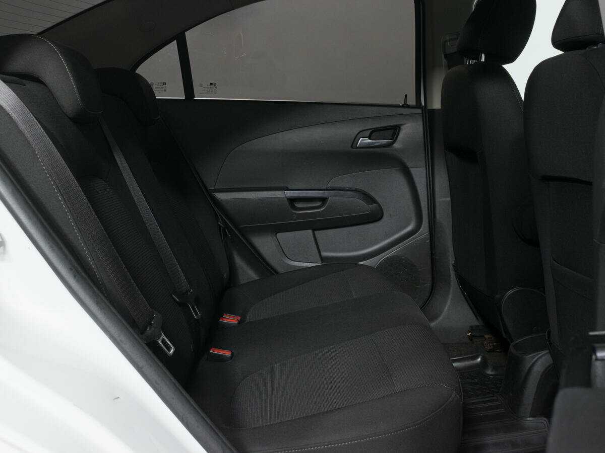 Chevrolet Aveo с пробегом — 2013 год. Фото: #8