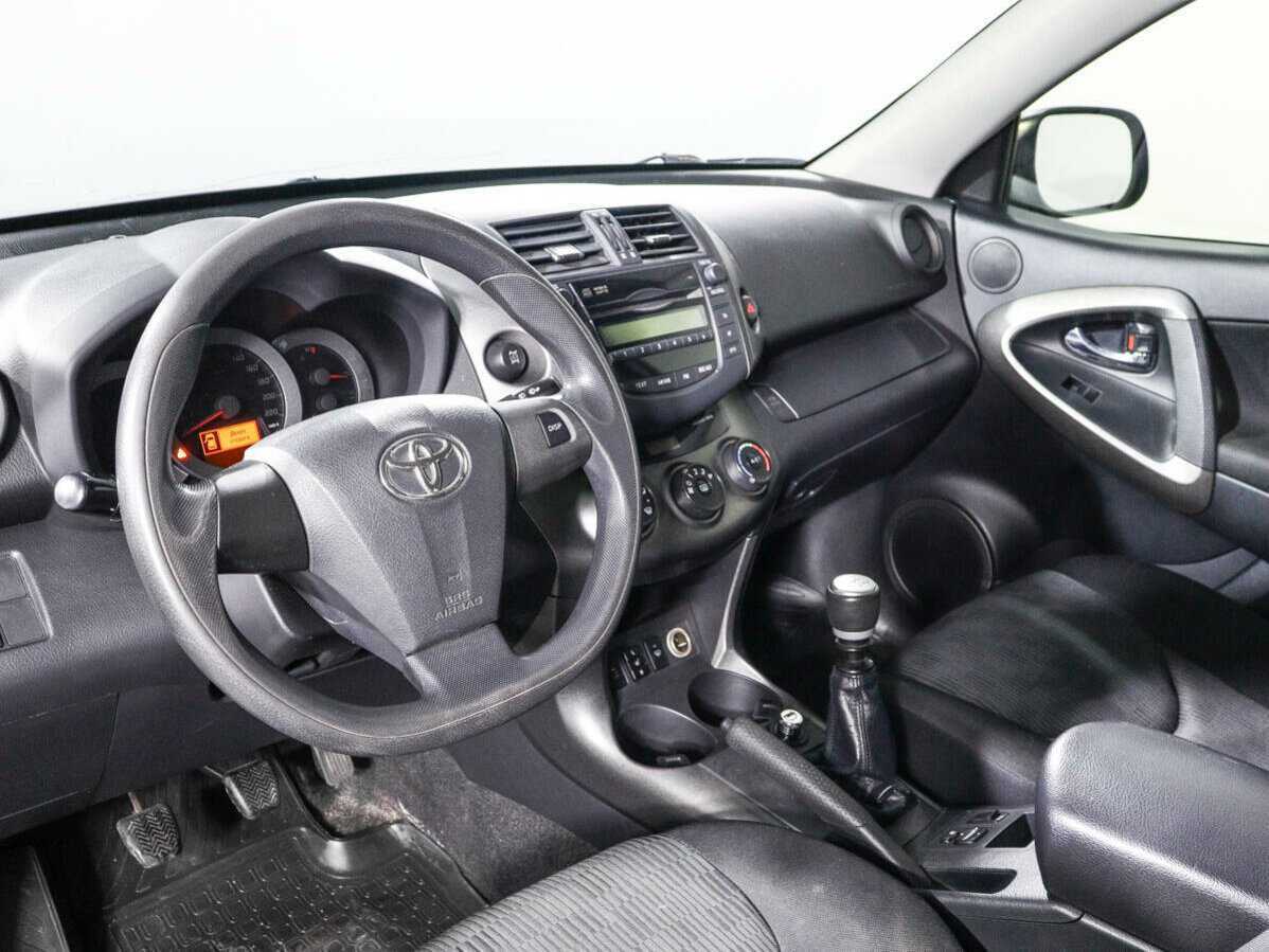 Toyota RAV4 с пробегом — 2012 год. Фото: #10