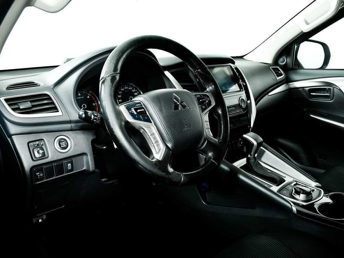 Mitsubishi Pajero Sport с пробегом — 2019 год. Фото: #12