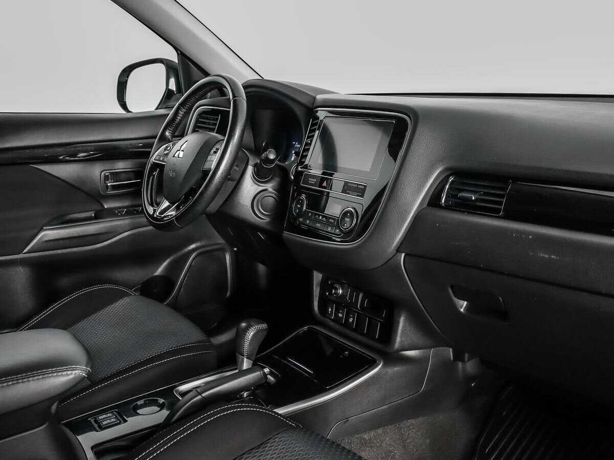 Mitsubishi Outlander с пробегом — 2020 год. Фото: #11